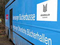Aufschrift Hamburger Bücherbusse, Hamburger Öffentlichen Bücherallen / Logo Bücherhallen Hamburg.
