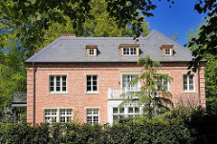 Hamburger Architektur - Fotos aus dem Stadtteil Hamburg Osdorf - Sievekingvilla, erbaut 1928 - Architekt Heinrich Amsinck.