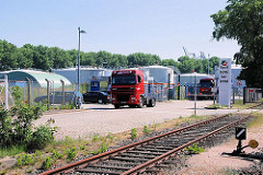 Einfahrt zum Tank - Terminal Hamburg Waltershof / Dradenau - Tanks auf dem Industriegelände (2007)