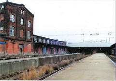 scan_28-2001 Gleisanlagen, Bahnsteige und Laderampen des Hauptgüterbahnhofs Oberhafen - historische Bahngebäude - Klinkergebäude. (2001)