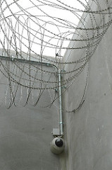 Gefängnismauer Stacheldraht Überwachungskamera Justizvollzugsanstalt Billwerder Hochsicherungsgefängnis.