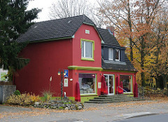 Geschäftshaus / Wohnhaus an der Hummelsbuettler Haupstrasse.