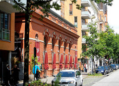 Historisches Ziegelgebäude an der Langen Reihe in Hamburg St. Georg.- ehemalige Turnhalle, jetzt Restaurant.