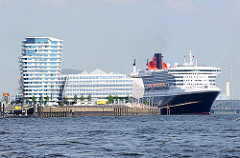 Kreuzfahrtschiff Queen Mary am Kreuzfahrtterminal Hafencity - Unilevergebäude.