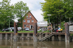 Anleger Fährhaus von Hamburg Cranz.