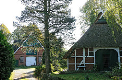 Fachwerkarchitektur - Reetdach an der Lemsahler Dorfstrasse
