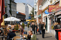 Strassencafe am Alma Wartenberg Platz - Leben in Hamburg Ottensen - Leben im Stadtteil.