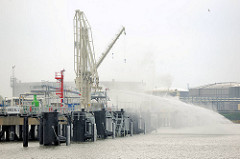 Einweihung Tankerlöschbrücke Nr. 5 im Blumensandhafen von Hamburg Wilhelmsburg.