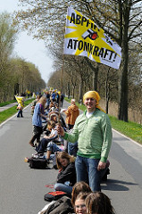 Menschenkette gegen Atomkraft.