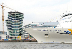 Das Kreuzfahrtschiff DELPHIN VOYAGER liegt am Cruise Center des Hamburger Hafen an der Hafencity. (2009)