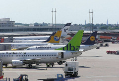 Hamburger Flughafen Fuhlsbüttel Verkehrsmaschinen auf dem Flughafenglände