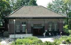 Eingang U-Bahnhof Sternschanze - Bahnhofsgebäude, Haltestelle der U-Bahn.