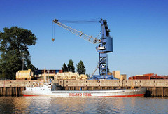 Frachter am Kai im Reiherstieg - fahrbarer Kaikran mit Ausleger - Bilder aus Hamburg Wilhelmsburg, Bezirk Hamburg Mitte.