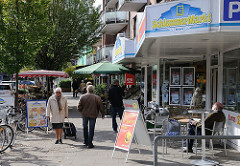 Hamburger Vororte Geschäfte in der Hummelsbuettler Landstrasse / Stadtteil Fuhlsbüttel.