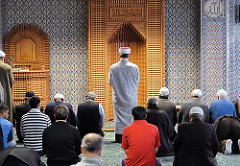 Mittagsgebet in der Eyüp Sultan Moschee, Hamburg Harburg.