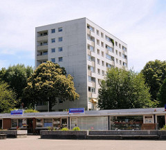 Hochhaus und Läden / Kiosk in Hamburg Wilstorf - Wohnungen in den Stadteilen Hamburgs.