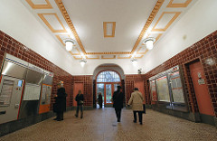 Innenansicht alter Bahnhof Hamburg Ohlstedt, Deckenbemalung.