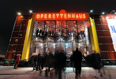 Hamburger Operettenhaus  - Abendvorstellung am Hamburger Spielbudenplatz - Nachtaufnahmen Hamburgs