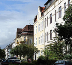 Unterschiedliche Architekturstile Hausfassaden von Wohngebäuden in der Heimfelder Alter Postweg.
