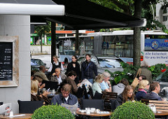 Szeneviertel in Hamburg - Strassenrestaurant + Cafe in Hamburg Winterhude am Mühlenkamp.