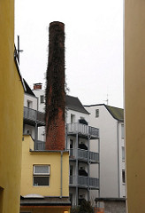 Gewerbehof mit Schornstein - Wohnhäuser in Eimsbüttel, Hamburger Bilder.