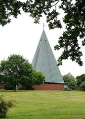 Turm der Kapelle auf dem Langenbeker Friedhof.