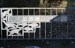 Schmiedeeiserne Diebsteichbrücke Hamburg Altona-Nord. (12/2009)