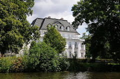 Villa am Alsterufer der Hamburger Aussenalster - Hamburg Winterhude / Bellevue.