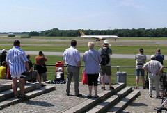 Aussichtsplattform am Flughafen Fuhlsbüttel - Planespotter.
