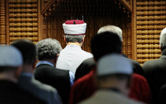 Gebetsraum, Imam Ibrahim Sökmen - Eyüp Sultan Camii, Hamburg Harburg.
