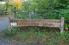 Holzschild Naturschutzinformationshaus Duvenstedter Brook.