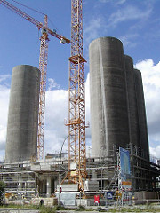 Baustelle Schellerdamm - Hamburg Harburg; Umbau eines Getreidesilos zum Buerogebaeude. (2001)