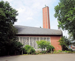 Ev. luth. Apostelkirche in Hamburg Eißendorf - Architektur der 1960er Jahre In Hamburg - Architekturbilder der Hansestadt.