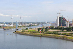 Blick auf die Kattwyckbrücke und Süderelbe - Baustelle Kohlekraftwerk Hamburg Moorburg.
