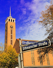 Fotos aus Hamburg Dulsberg - Frohbotschaftskirche am Strassburger Platz / Strassenschilder der Dithmarscher Strasse; Strassburger Strasse.