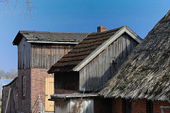 Dächer mit Reet gedeckt - Hausdach mit Holzschindeln - Hausdächer in Kirchwerder.