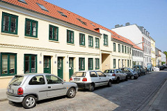 Alte Wohnhäuser in Hamburg - historische Saalhäuser in der Zeissstrasse - Leben in Hamburg Ottensen.