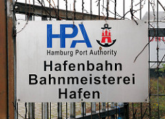 Schild Aluminium, HPA Hamburg Port Authority - Hafenbahn, Bahnmeisterei, Hafen. Fotos aus dem Hamburer Stadtteil Kleiner Grasbrook.