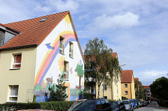 Bunte Hausfassade eines Wohnblocks Hamburg Heimfeld - Hangstrasse