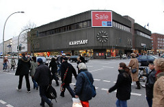 Hamburger Kaufhausarchitektur -  Kaufhaus Karstadt an der Osterstrasse, Ecke Heussweg.