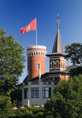 Turm mit Hamburg Fahne Süllberg Restaurant.