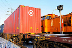 Gütereisenbahn - Hafenbahn mit Containerladung in Hamburg Steinwerder; Fotos aus dem Hamburger Hafen.
