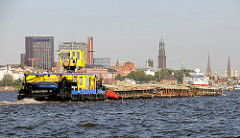 Schubverband auf der Elbe - Schubschiff mit drei Schuten auf der Fahrt nach Hamburg Veddel.