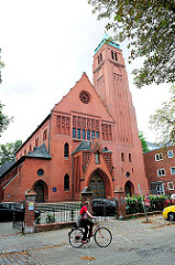 Röm. - Kath. St. Bonifatiuskirche in Hamburg Eimsbüttel - Kirchenarchitektur in Ziegelbauweise.