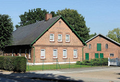 Bauernhaus in Backstein - Wohngebäude und Scheune in Hamburg Sülldorf.
