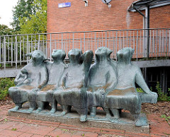 Bronzeskulptur Kinder als Sitzbank - Schule Am Falkenberg.