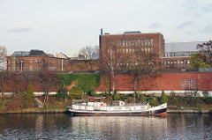 Hausboot am Kanal, Hochwasserbassin Bille.