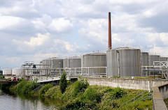 Tanklager in Hamburg Wilhelmsburg - Tankanlage am Reiherstieg.