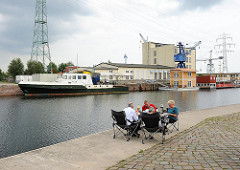 Harburger Binnenhafen - Hausboote am Lotsekai.