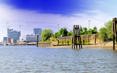 Blick aus dem Moldauhafen über die Norderelbe zur Hafencity - Bilder aus dem Hafen Hamburgs, Stadtteil Kleiner Grasbrook.